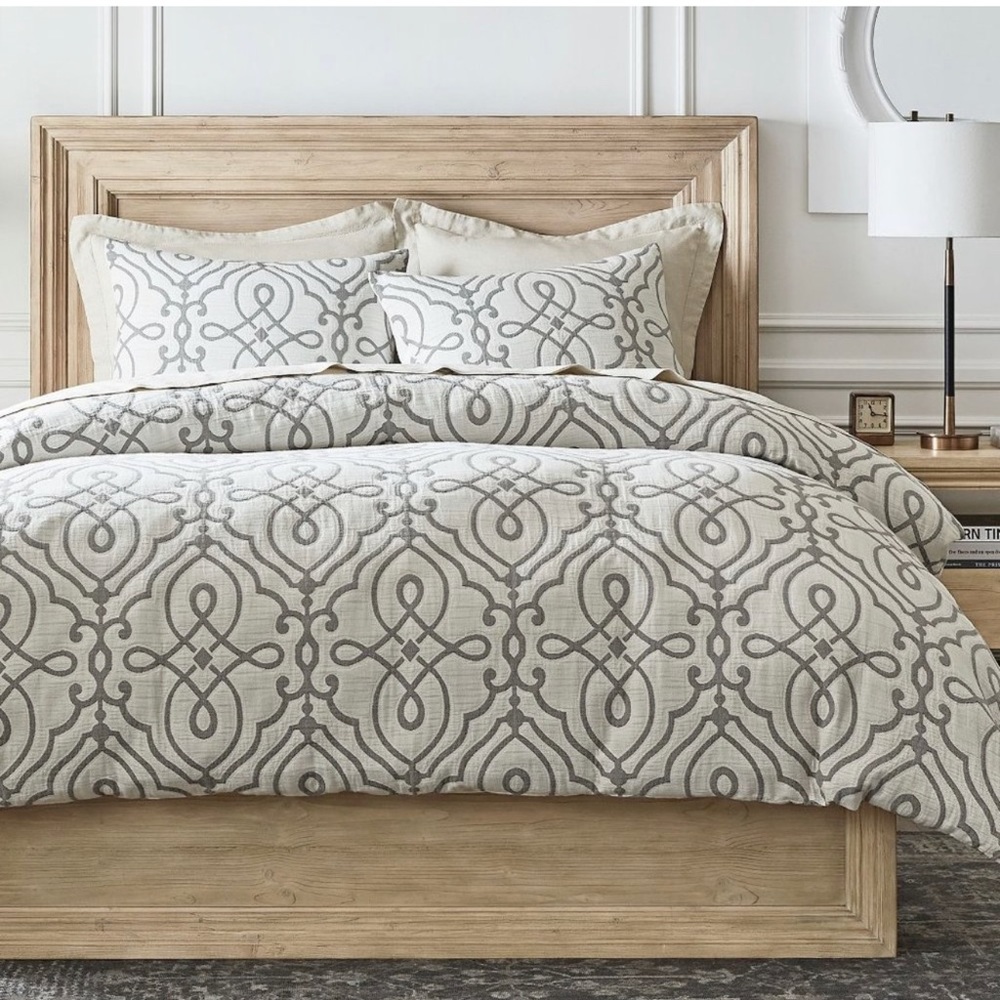 Pottery Barn Genevieve Scroll King duvet with 2 standard shams